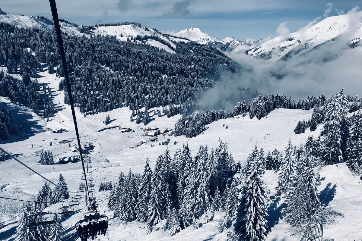 Cable car above the Megève ski area